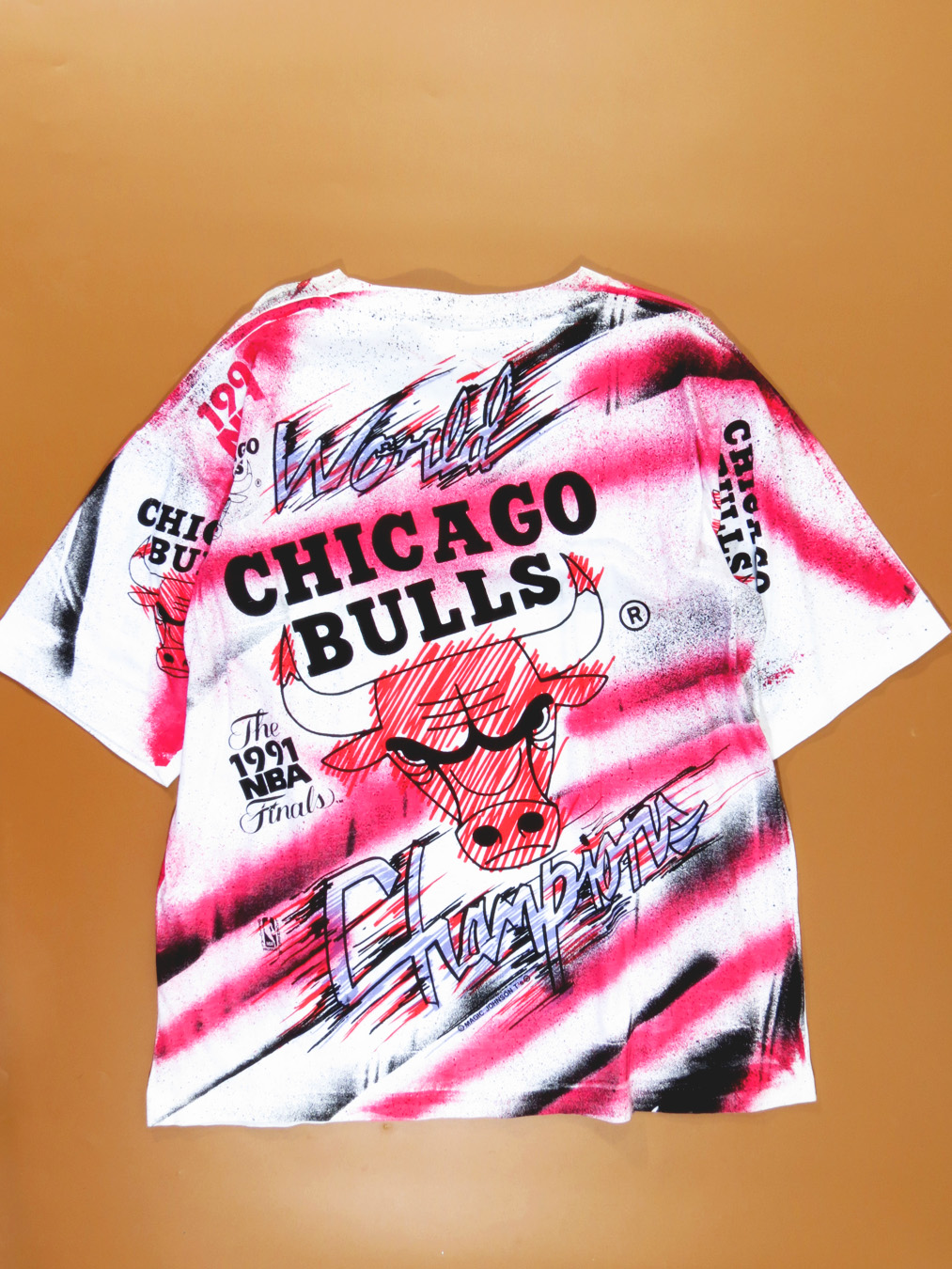 StranStarsBest 90s Vintage Chicago Bulls 1991 NBA Finals World Champs Champions Basketball T-Shirt - Small