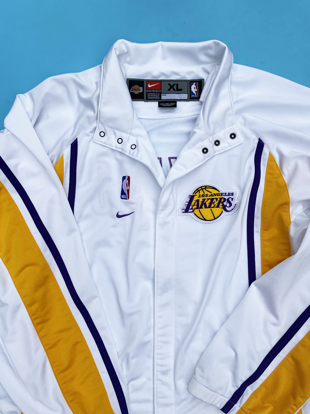 lakers warm up suit