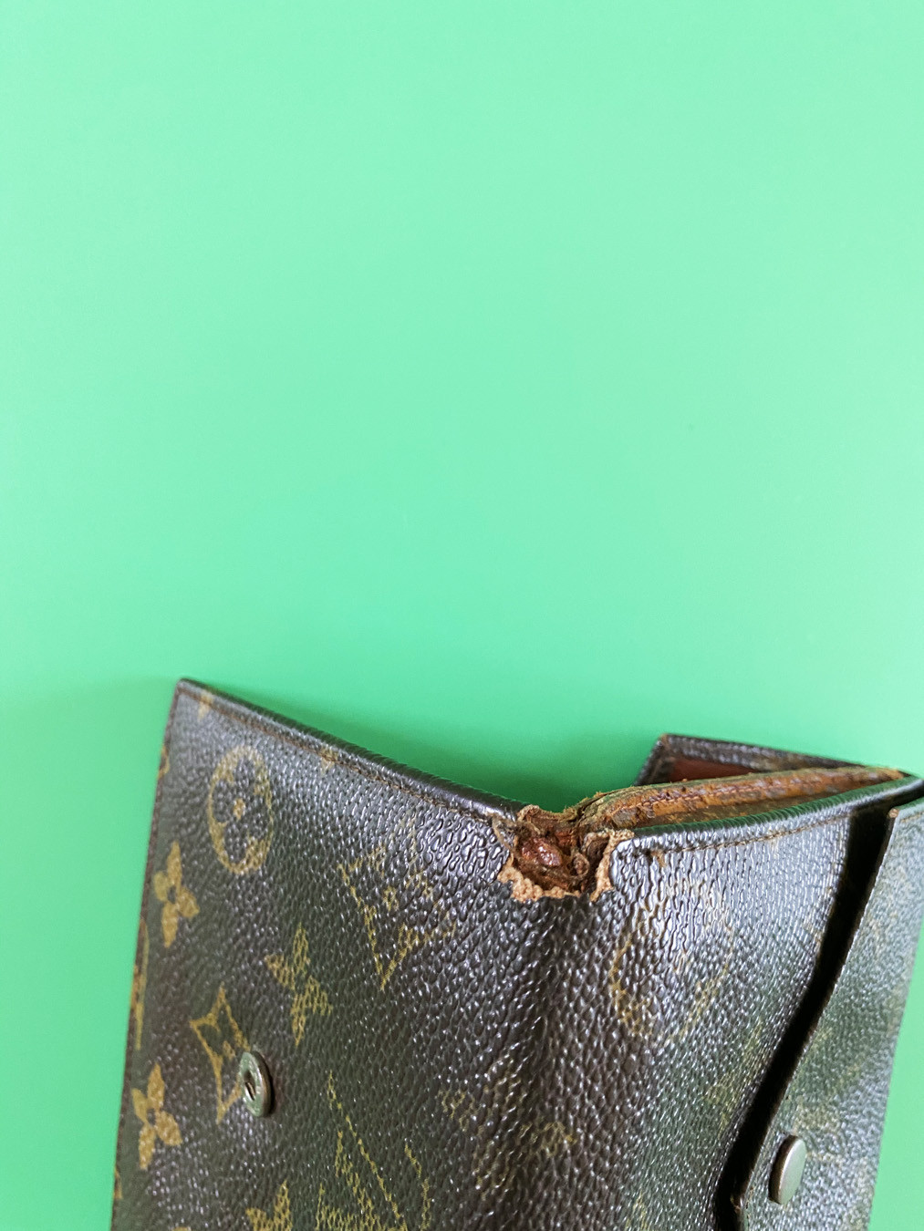 Authentic Louis Vuitton wallet. Used for Sale in Rancho Palos Verdes, CA -  OfferUp